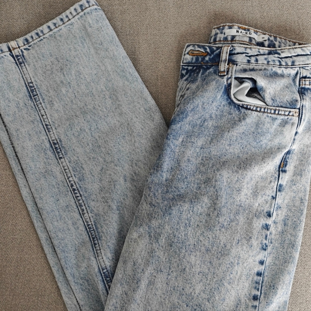 NA-KD Light Wash Jeans